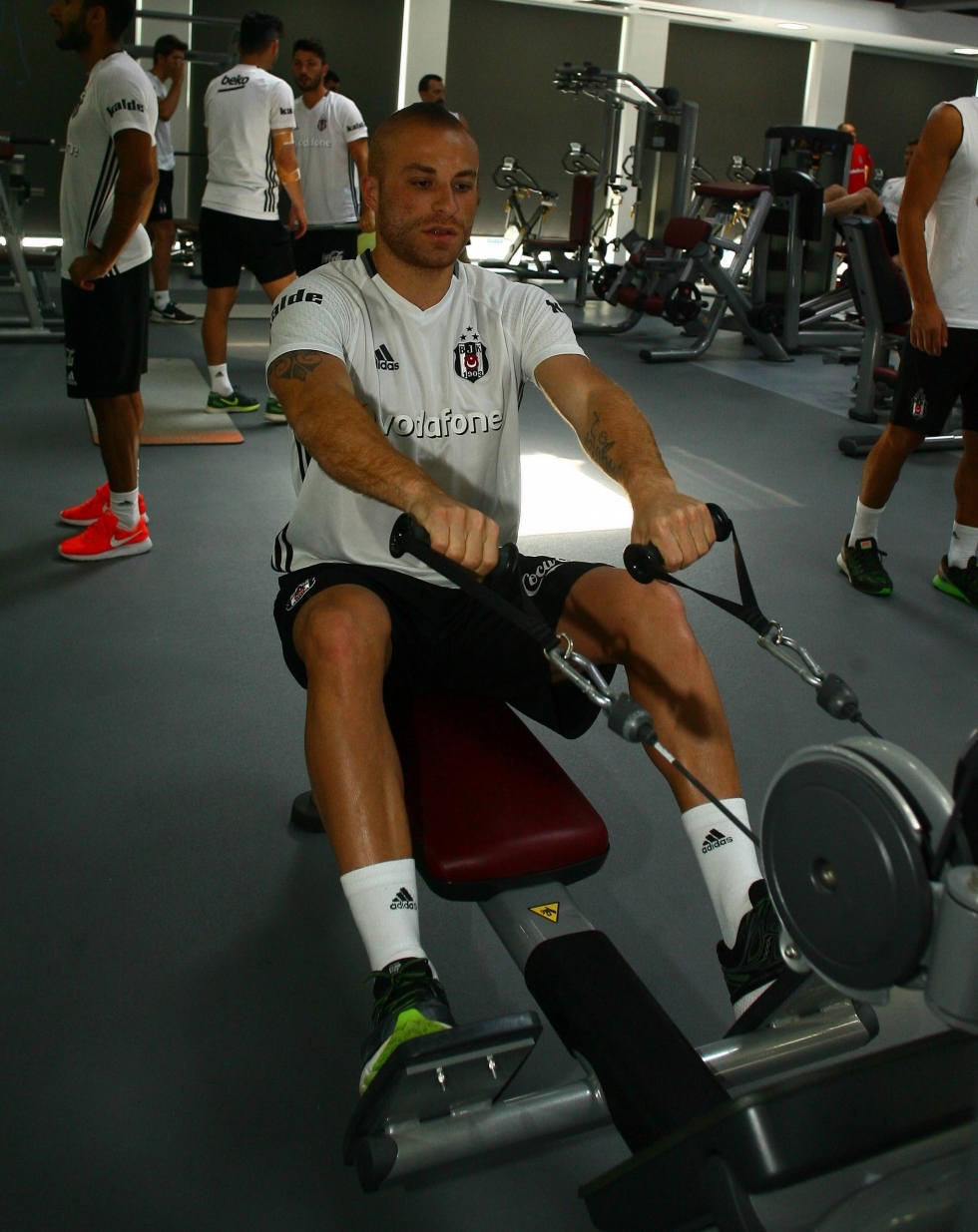 Beşiktaş salonda çalıştı... İşte antrenmandan kareler! - Görsel 8
