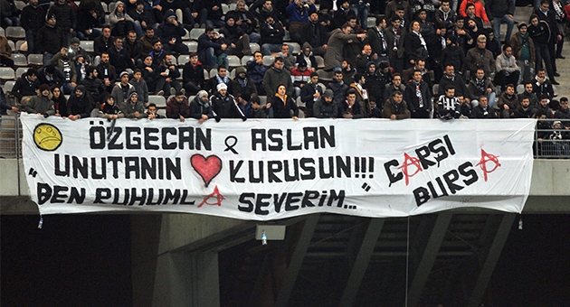 Beşiktaş tribünlerinin futbol dışı pankartları 1 - Görsel 13