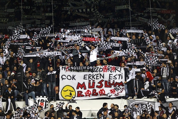 Beşiktaş tribünlerinin futbol dışı pankartları 1 - Görsel 15