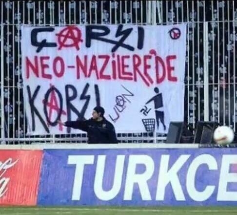 Beşiktaş tribünlerinin futbol dışı pankartları 1 - Görsel 2