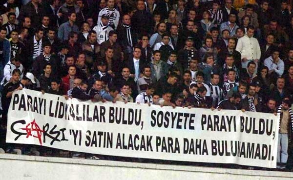 Beşiktaş tribünlerinin futbol dışı pankartları 1 - Görsel 3
